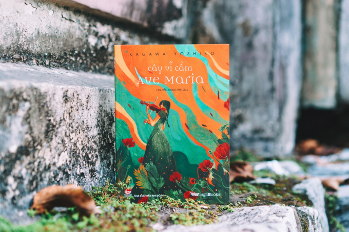 T&aacute;c phẩm gồm năm chương, với ng&ocirc;i kể của nhiều nh&acirc;n vật kh&aacute;c nhau.