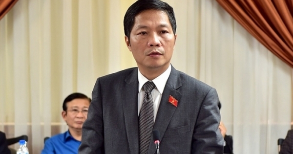 Bộ trưởng Công Thương xin lỗi về việc dùng xe công đón người nhà