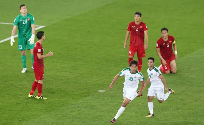 Iraq trừng phạt sai lầm dưới h&agrave;ng thủ Việt Nam.