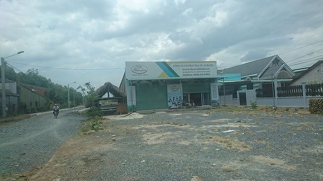 Văn ph&ograve;ng giao dịch C&ocirc;ng ty Alibaba &ldquo;chễm chệ&rdquo; tr&ecirc;n mặt tiền QL51.