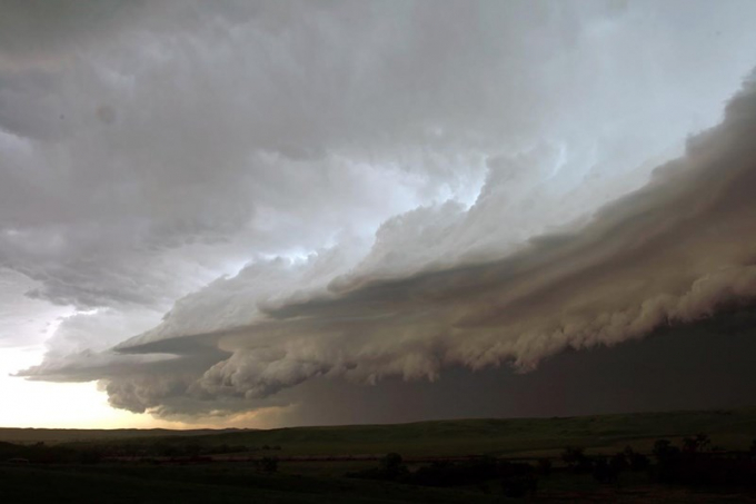 Tr&ograve;n xoe mắt trước hiện tượng &ldquo;m&acirc;y s&oacute;ng thần&rdquo; h&ugrave;ng vĩ tr&ecirc;n biển