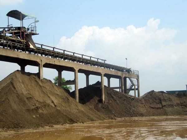 Gần đ&acirc;y nhiều c&ocirc;ng ty khai th&aacute;c kho&aacute;ng sản tại L&agrave;o Cai bị xử phạt v&igrave; vi phạm c&aacute;c quy định ph&aacute;p luật.