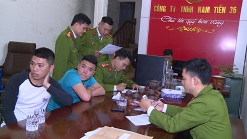 Tiến h&agrave;nh kiểm tra c&aacute;c c&ocirc;ng ty dịch vụ t&agrave;i ch&iacute;nh.