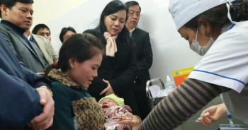 Bộ trưởng Bộ Y tế thị sát điểm tiêm chủng vaccine ComBE Five