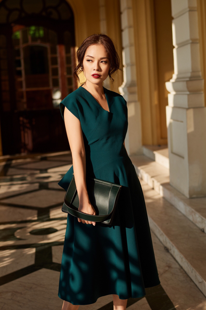 Dương Cẩm Lynh vắt kiệt sức chạy show