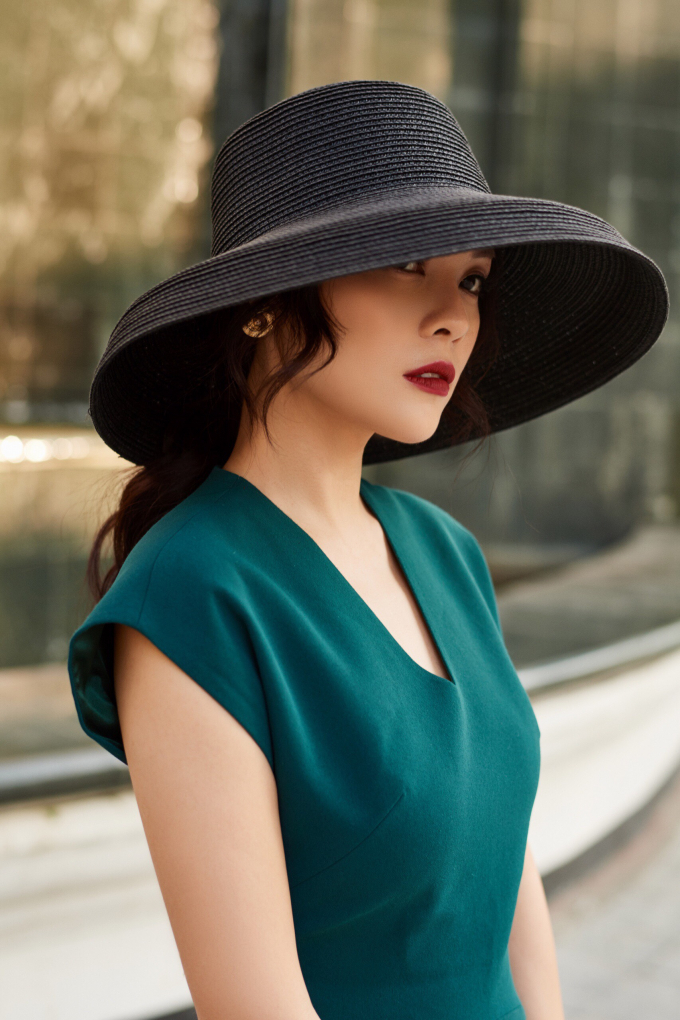 Dương Cẩm Lynh vắt kiệt sức chạy show