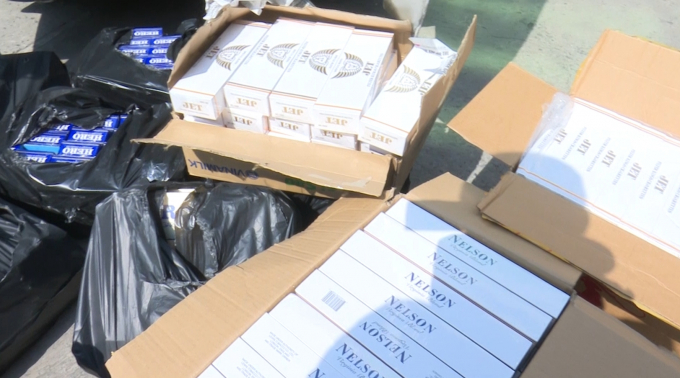 Gần 9.000 bao thuốc l&aacute; ngoại nhập lậu bị cơ quan c&ocirc;ng an thu giữ. (Ảnh: Anh Tuấn)