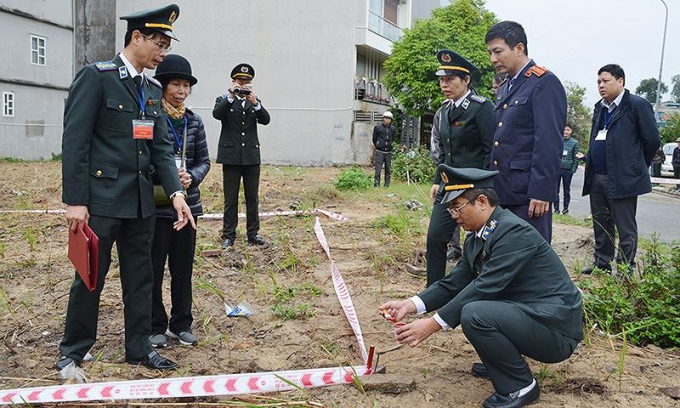 Cục THADS Quảng Ninh ph&acirc;n chia mốc giới b&agrave;n giao cho người được thi h&agrave;nh &aacute;n. Ảnh minh họa.