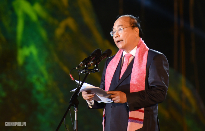 Thủ tướng Nguyễn Xu&acirc;n Ph&uacute;c ph&aacute;t biểu tại&nbsp;đ&ecirc;m khai mạc lễ hội Thổ cẩm Việt Nam lần thứ nhất. Ảnh Quang Hiếu.