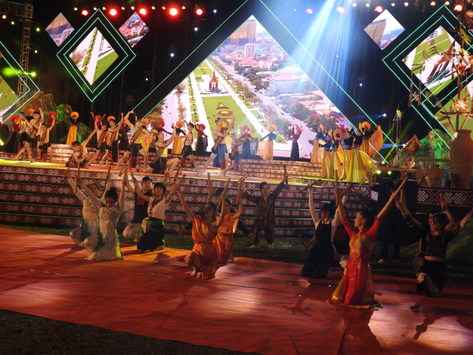 Tiết mục văn nghệ trong&nbsp;đ&ecirc;m khai mạc.