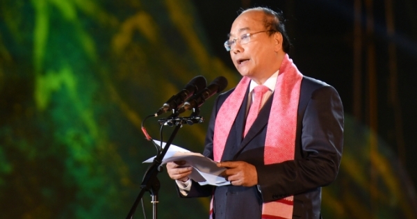 "Để thổ cẩm của chúng ta bay xa ra ngoài lãnh thổ Việt Nam"