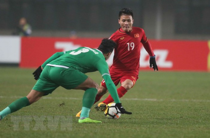 Quang Hải được đặt niềm tin nơi h&agrave;ng c&ocirc;ng.