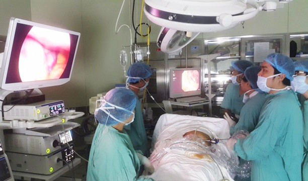 Bệnh nh&acirc;n mất gần 3 l&iacute;t m&aacute;u đường ti&ecirc;u h&oacute;a v&igrave; kh&ocirc;ng t&igrave;m ra vị tr&iacute; chảy m&aacute;u