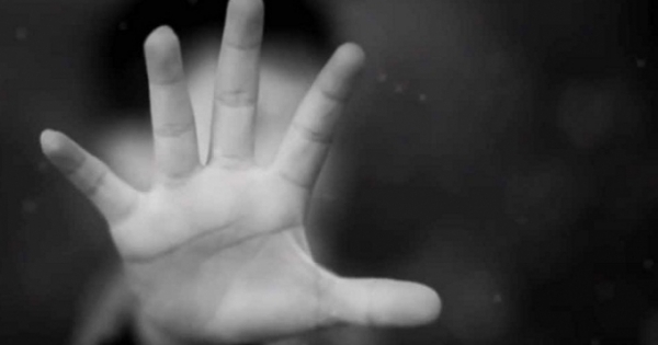 Đánh người mù mắt trong thời gian tại ngoại