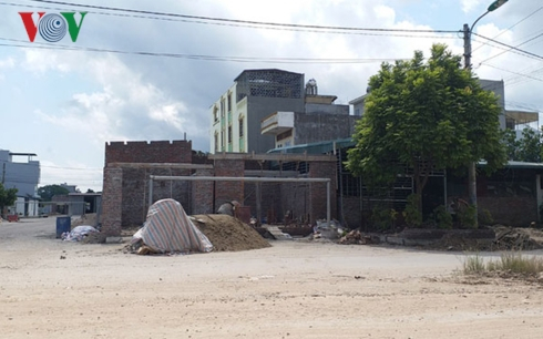 Khu đất quốc ph&ograve;ng&nbsp;14,2ha (quận Hải An, Hải Ph&ograve;ng) đ&atilde; bị san lấp, x&acirc;y dựng nh&agrave;, mua b&aacute;n, chuyển nhượng tr&aacute;i ph&eacute;p, g&acirc;y bức x&uacute;c trong dư luận.&nbsp;