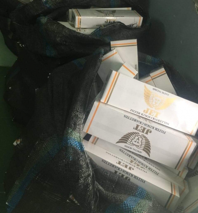 Số thuốc l&aacute; lậu được thu giữ tr&ecirc;n xe của b&agrave; Xu&acirc;n.&nbsp;