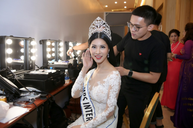 &ldquo;Hoa hậu h&agrave;ng kh&ocirc;ng&rdquo; Loan Vương khoe sắc v&oacute;c rạng ngời tại sự kiện