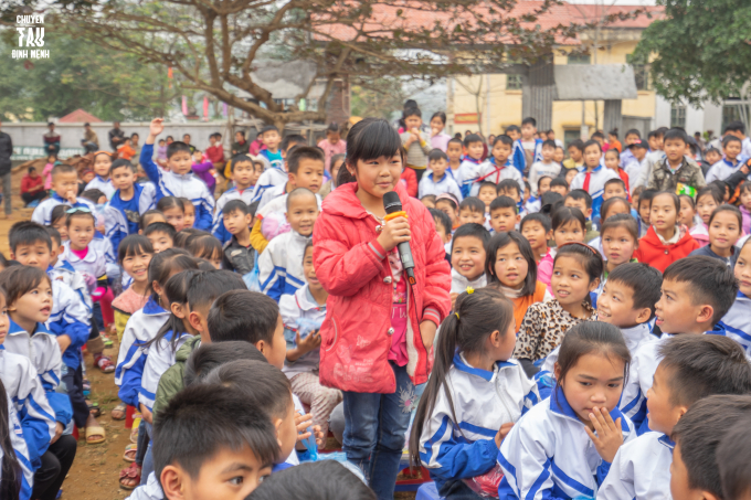 H&agrave;nh tr&igrave;nh chia sẻ y&ecirc;u thương tới tỉnh Ho&agrave; B&igrave;nh của sinh vi&ecirc;n trường B&aacute;o