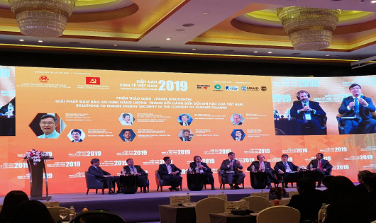 C&aacute;c diễn giả chia sẻ kinh nghiệm ứng ph&oacute; với BĐKH v&agrave; củng cố ANNL tại diễn đ&agrave;n