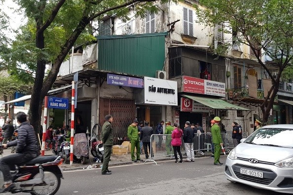 H&igrave;nh ảnh buổi cưỡng chế tại số 3 phố H&agrave;ng Muối, quận Ho&agrave;n Kiếm. Ảnh: ND.