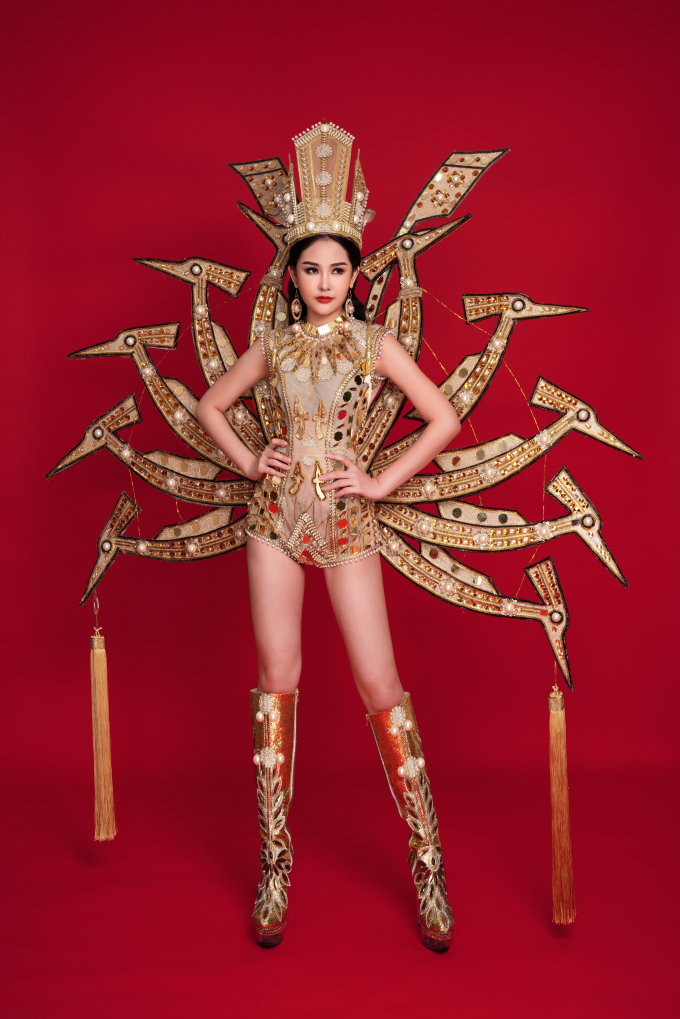 Ng&acirc;n Anh mang h&igrave;nh tượng mẹ &Acirc;u Cơ đến Miss Intercotinental 2018