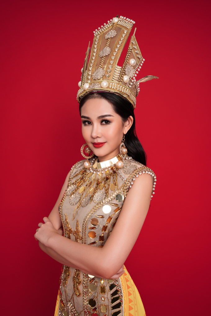 Ng&acirc;n Anh mang h&igrave;nh tượng mẹ &Acirc;u Cơ đến Miss Intercotinental 2018