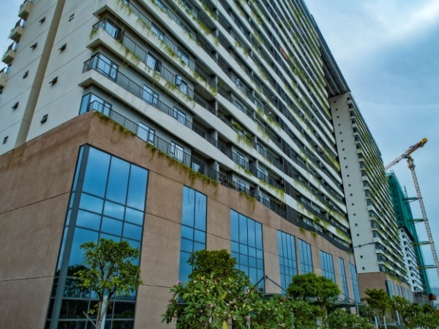 Diamond Lotus Riverside, bức tường xanh khổng lồ giữa l&ograve;ng S&agrave;i G&ograve;n