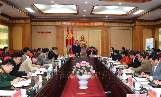 Trưởng Ban Kinh tế Trung ương Nguyễn Văn B&igrave;nh ph&aacute;t biểu tại buổi l&agrave;m việc với Ban Thường vụ Tỉnh ủy H&agrave; Giang. Ảnh: Minh T&acirc;m/TTXVN.