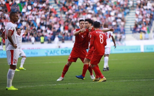 ĐT Việt Nam đ&atilde; ghi t&ecirc;n m&igrave;nh v&agrave;o tứ kết Asian Cup tới 2 lần trong khi nhiều đội b&oacute;ng Đ&ocirc;ng Nam &Aacute; chưa từng vượt qua v&ograve;ng bảng. (Ảnh: CTV Hai T&eacute;p)