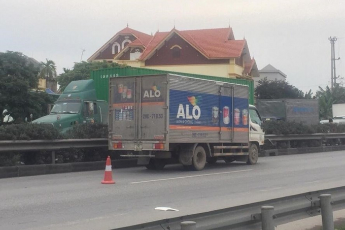 Chiếc xe g&acirc;y tai nạn tại hiện trường. Ảnh: H.H/B&aacute;o Lao Động