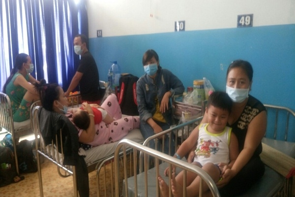 H&agrave;ng loạt trẻ mắc bệnh sởi đang được điều trị tại Bệnh viện Nhi đồng 1 (TP.HCM) -&nbsp;Ảnh: PV&nbsp;