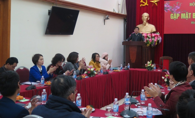 Đ&ocirc;ng đảo c&aacute;c nh&agrave; b&aacute;o, đại diện c&aacute;c cơ quan truyền th&ocirc;ng tại buổi gặp mặt.