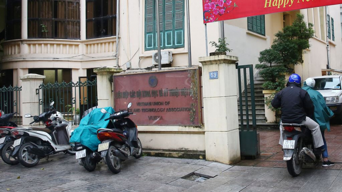 Đại diện Li&ecirc;n hiệp c&aacute;c Hội khoa học v&agrave; kỹ thuật Việt Nam cho biết, do &aacute;p lực tiến độ c&ocirc;ng tr&igrave;nh n&ecirc;n phải đẩy nhanh việc chọn nh&agrave; thầu. Ảnh: L&ecirc; Ti&ecirc;n.