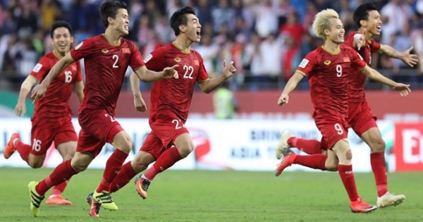 Thủ tướng gọi điện cho HLV Park, động viên ĐT Việt Nam trước trận tứ kết