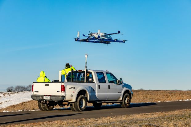 &Ocirc; t&ocirc; bay chở kh&aacute;ch tự động của Boeing trong của thử nghiệm ở Manassas, Virginia. Ảnh: Reuters.