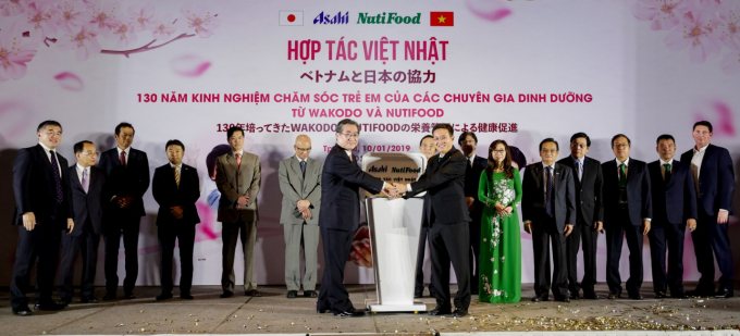Hợp t&aacute;c giữa NutiFood v&agrave; Asahi Group Foods.