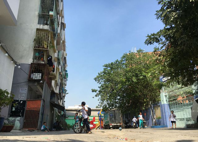 L&ocirc; E, chung cư 518 V&otilde; Văn Kiệt bị nghi&ecirc;ng 45 cm.&nbsp;