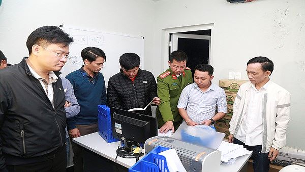 Thượng t&aacute; Nguyễn Thanh Tuấn - Ph&oacute; Gi&aacute;m đốc C&ocirc;ng an tỉnh trực tiếp chỉ đạo ph&aacute; &aacute;n