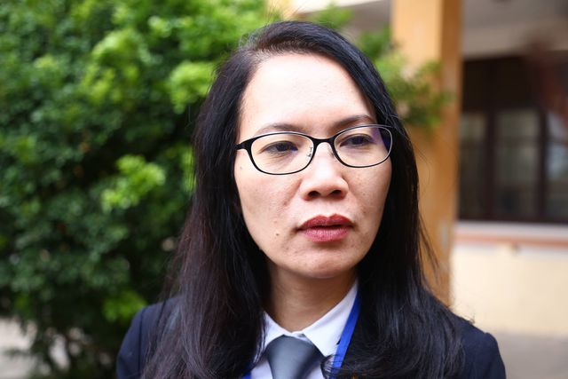 Luật sư Trần Hồng Ph&uacute;c b&agrave;o chữa cho bị c&aacute;o Ho&agrave;ng C&ocirc;ng Lương.