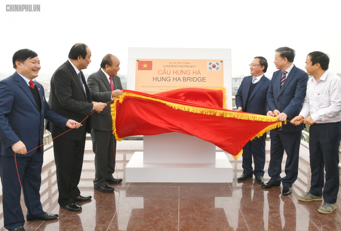 Thủ tướng dự th&ocirc;ng xe tuyến đường nối cao tốc H&agrave; Nội - Hải Ph&ograve;ng v&agrave; Cầu Giẽ - Ninh B&igrave;nh