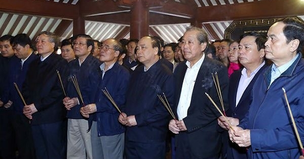 Thủ tướng dâng hương tưởng nhớ Chủ tịch Hồ Chí Minh