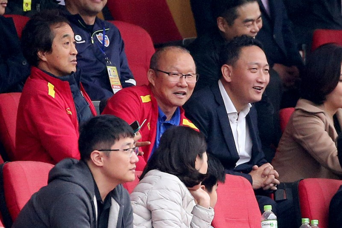 HLV Park Hang-seo xem trận U-22 VN-&nbsp;Ulsan Huyndai.