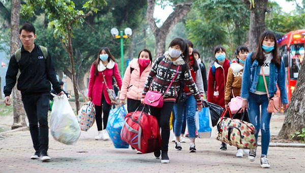Về qu&ecirc; ăn Tết, v&igrave; nhiều l&yacute; do m&agrave; biến th&agrave;nh h&agrave;nh tr&igrave;nh gian nan với nhiều người. Ảnh minh họa