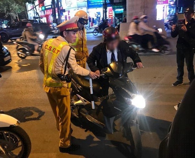 Máº¡o danh Vá»¥ trÆ°á»ng Bá» GDÄT khi bá» dá»«ng xe kiá»m tra ná»ng Äá» cá»n - 1