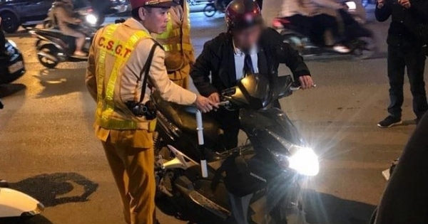 Mạo danh Vụ trưởng Bộ GD&ĐT khi bị dừng xe kiểm tra nồng độ cồn