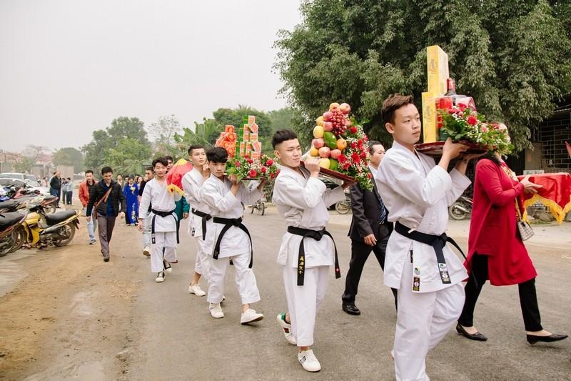 Đội bê tráp mặc trang phục võ thuật trong đám hỏi xứ Nghệ gây “sốt” - 3