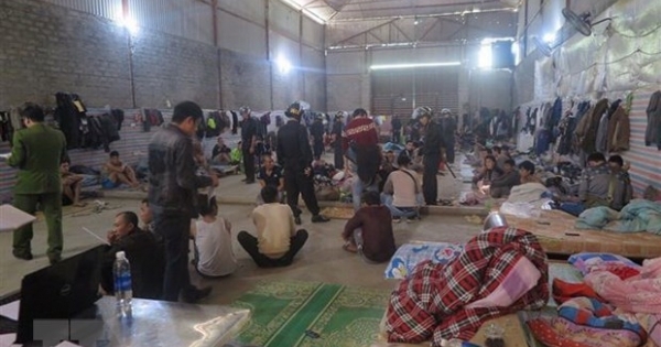 Lào Cai: Đột kích nhà kho, bắt giữ hơn 60 người đang say sưa tiệc "ma túy"