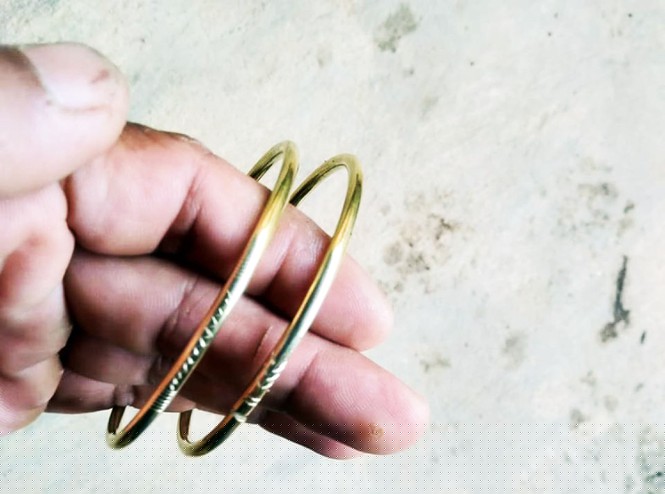 Đ&ocirc;i v&ograve;ng đồng hẹn ước