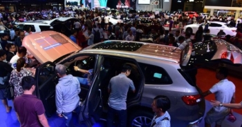 Đua nhau mua ô tô, Việt Nam chi tiền "khủng" mua xe nhập và linh kiện ngoại