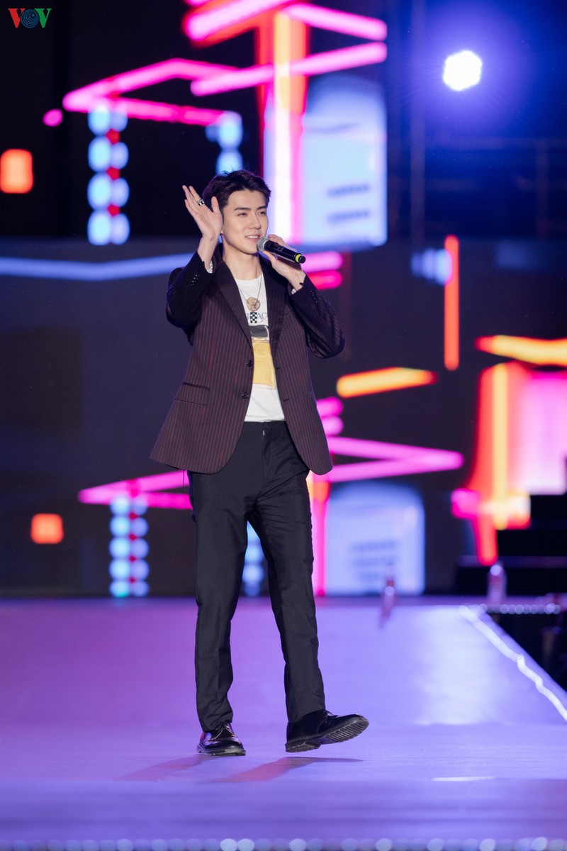 exo chanyeol đội nón lá, sehun chia sẻ rất nhớ việt nam tại k-pop super concert hình 5 exo chanyeol doi non la, sehun chia se rat nho viet nam tai k-pop super concert hinh 5